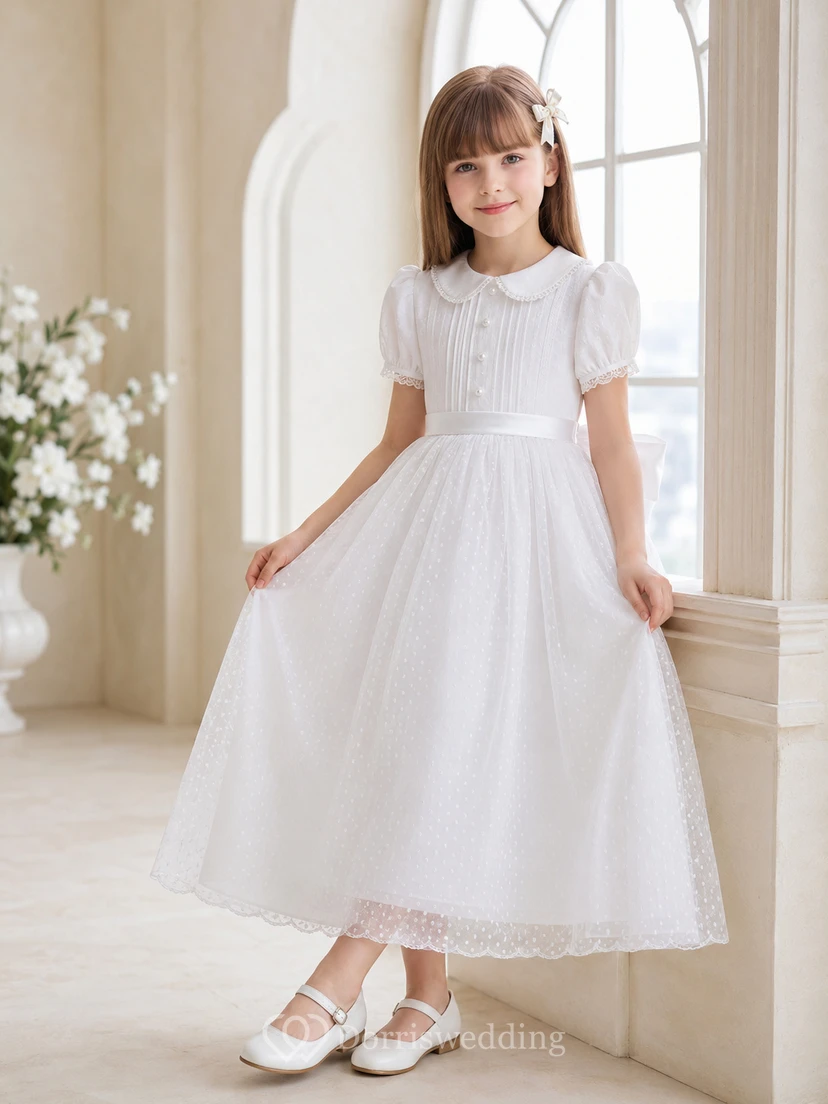 Weißes Satin-Teekleid mit eckigem Ausschnitt und kurzen Ärmeln, das sich auch als Kommunionkleid eignet