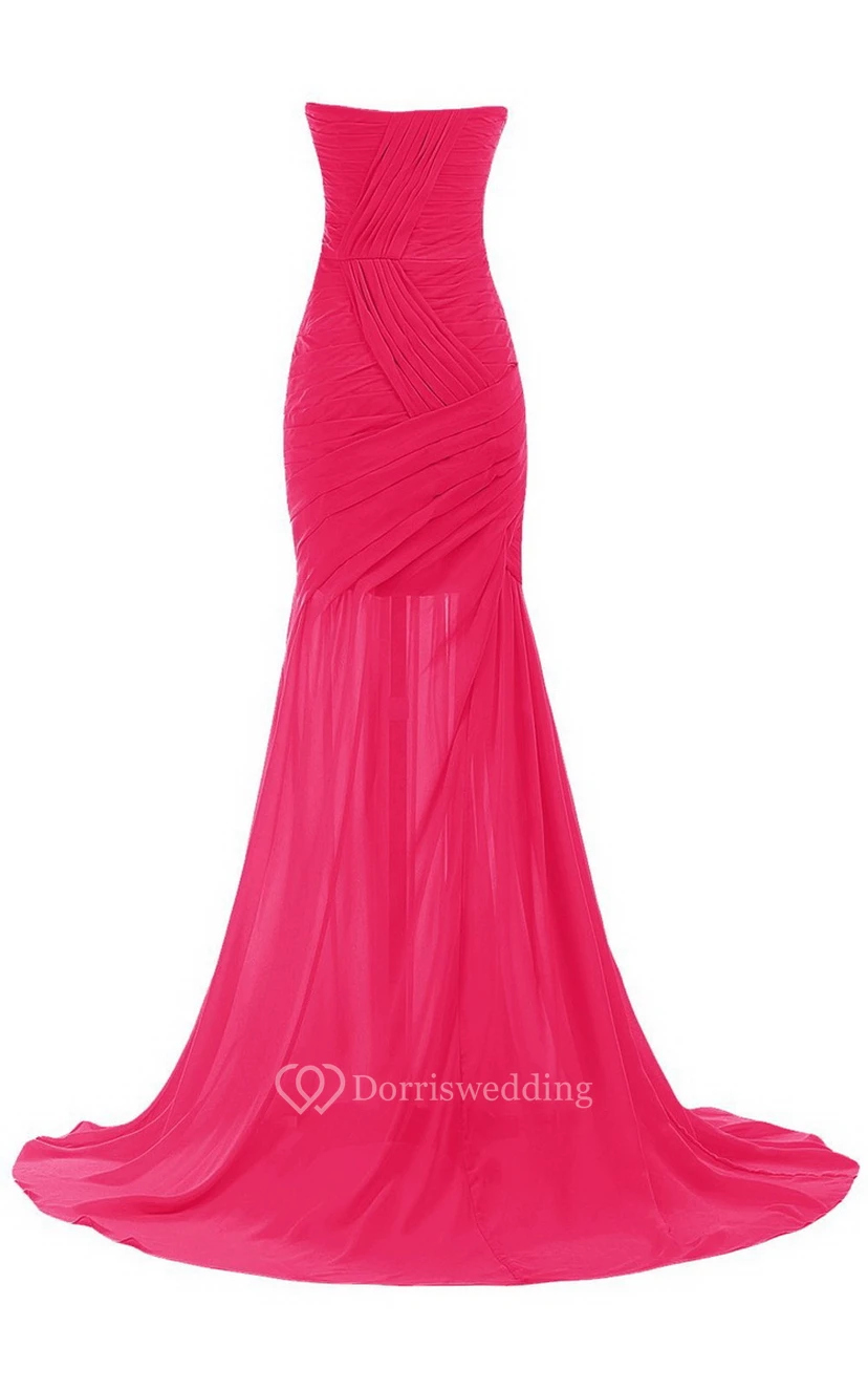 Vestido de novia con escote corazón, cola larga, fruncido y abalorios. view 9