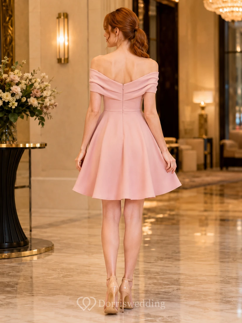 Vestido de cóctel ajustado con falda acampanada y hombros descubiertos en tono rosa empolvado view 2