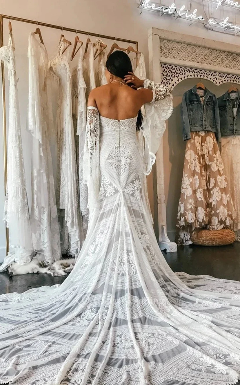 Boho-Hochzeitskleid im Meerjungfrauenstil mit Spitze, schulterfrei, Glockenärmeln und langen Ärmeln view 2
