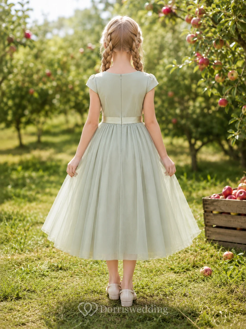 Salbeigrünes Chiffon-Blumenmädchenkleid in A-Linie mit kurzen Ärmeln, eckigem Ausschnitt und Teelänge, plissiert view 2