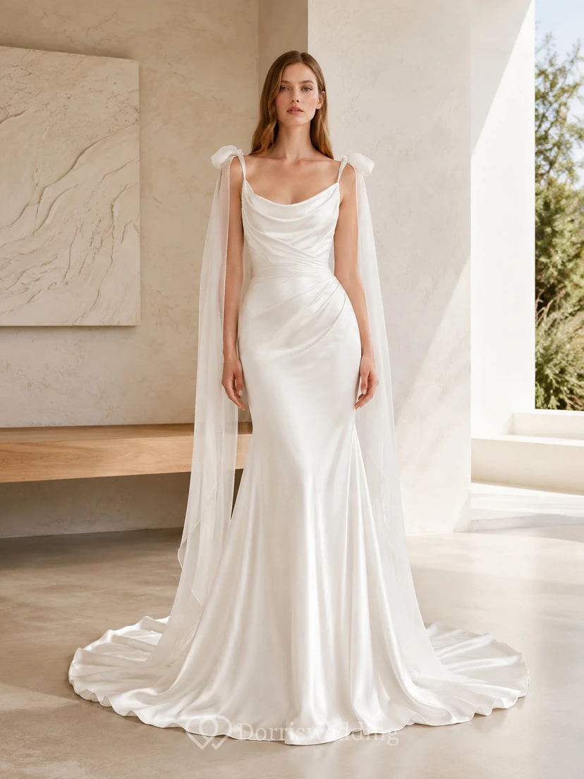 Robe de mariée royale en satin, bretelles bénitier, sans manches, coupe sirène, traîne chapelle, épaule ornée d'un nœud, style domaine.