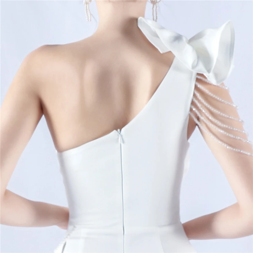Vestido de noche de satén plisado con hombros descubiertos y escote alto, bordado a mano con cuentas y flores, para mujer. view 61