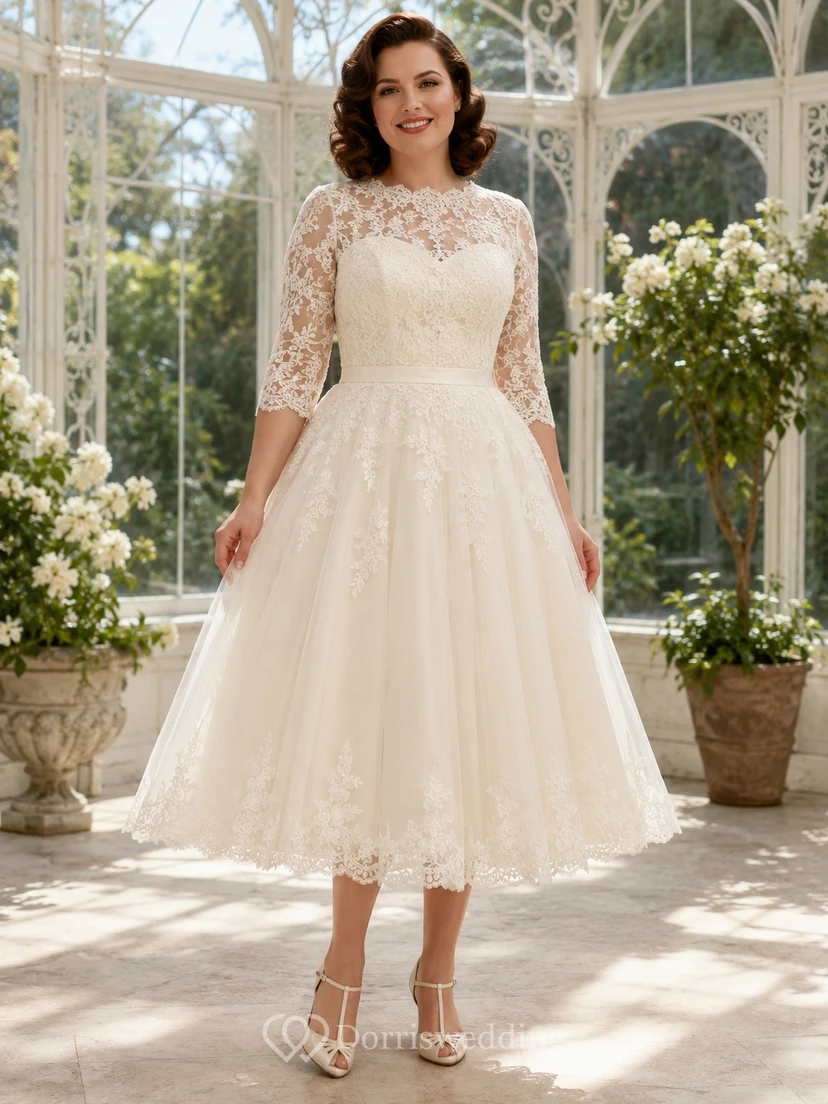 Vintage-Brautkleid aus den 1950er Jahren: Teelänge, mit Schmucksteinen, Dreiviertelärmeln, A-Linie und Spitze, schlicht und elegant.