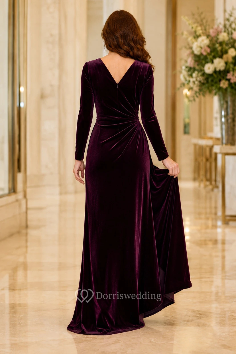 Robe de mère trapèze en velours prune à col V et manches longues view 2
