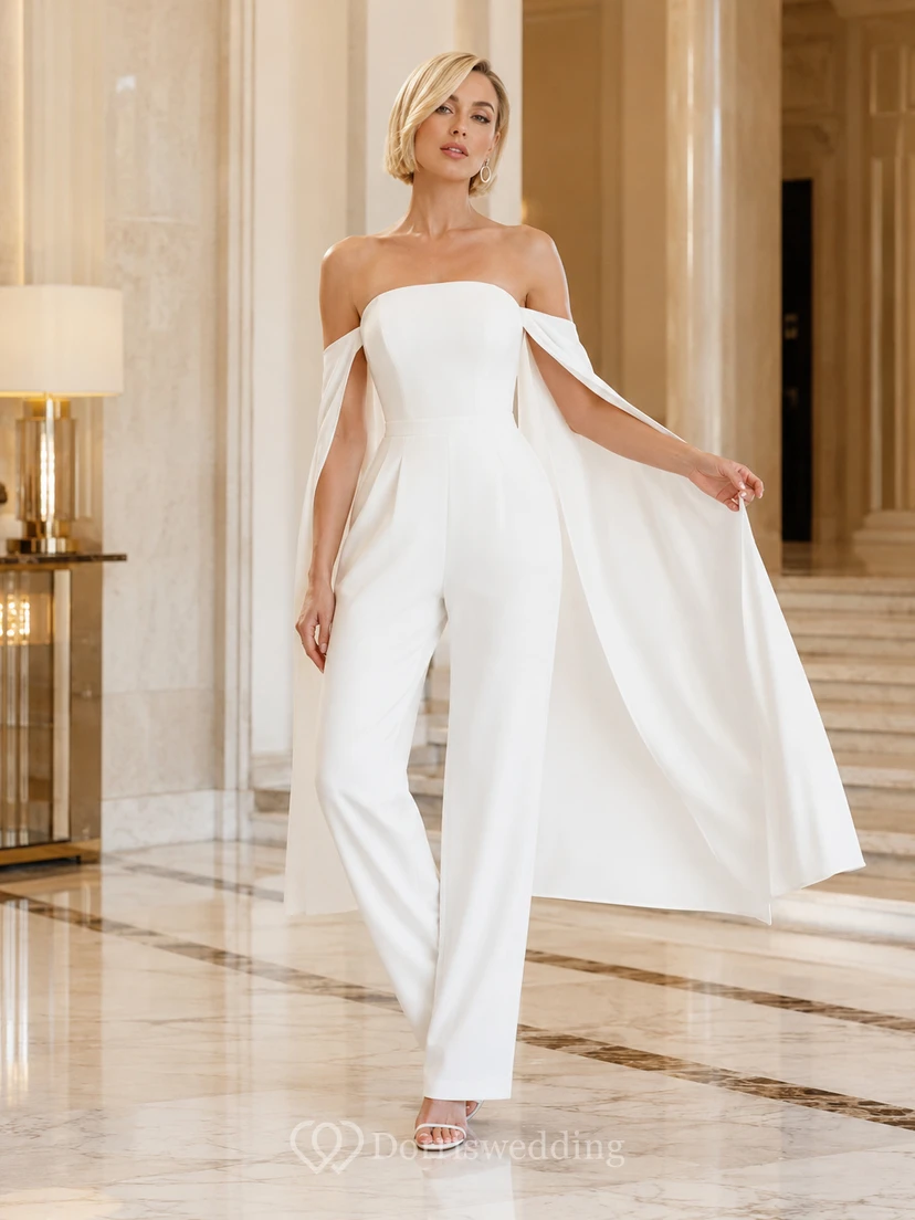 Combinaison bustier cape longue sans manches en satin stretch luxueux et moderne pour réception de mariage