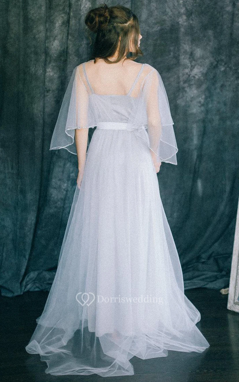 Leichtes, böhmisches Brautkleid aus hellgrauem und weißem Tüll im Boho-Stil mit A-Linie und Schmetterlingsärmeln, modern-rustikal. view 2