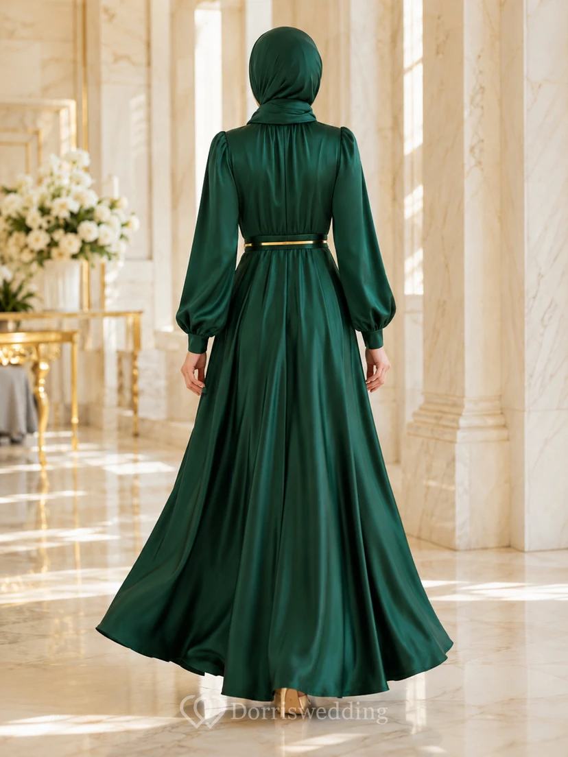 Robe de l'Aïd vert foncé à col montant, manches longues bouffantes, ceinture en satin, coupe trapèze, longueur au sol view 2