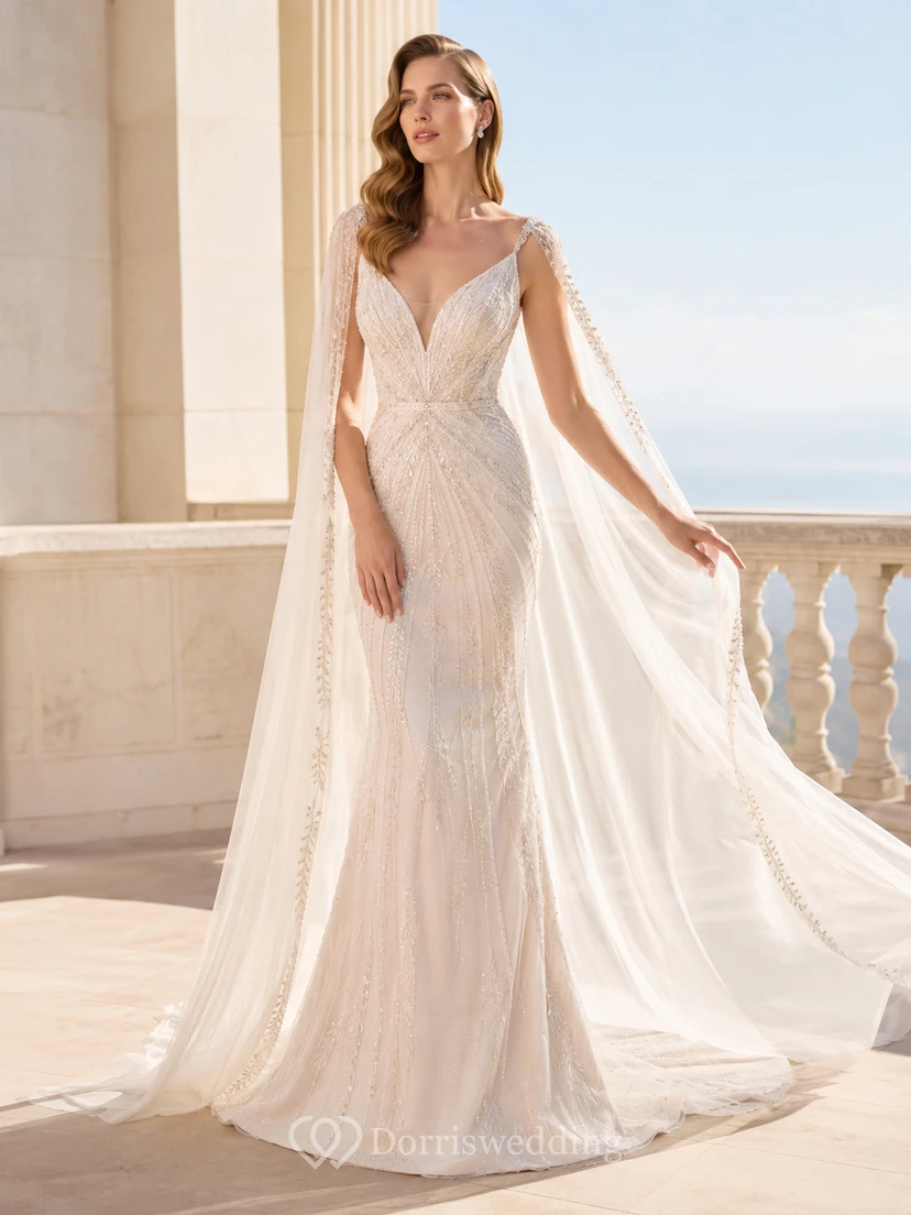 Robe de mariée fourreau en dentelle à col V, bretelles drapées, dos nu plongeant et traîne chapelle