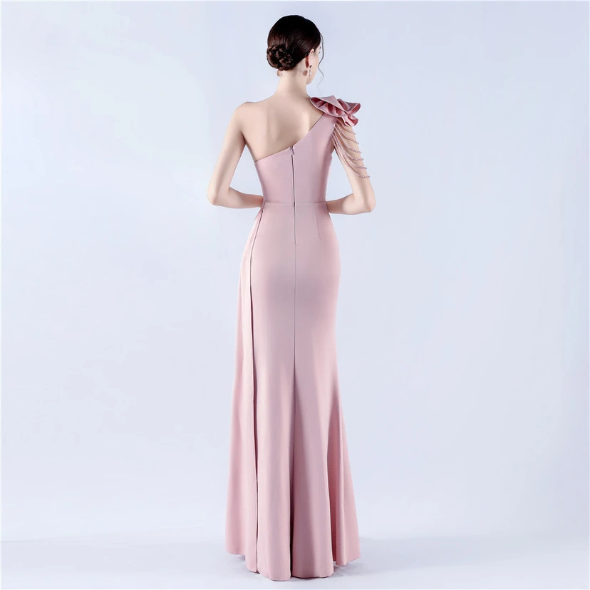 Vestido de noche de satén plisado con hombros descubiertos y escote alto, bordado a mano con cuentas y flores, para mujer. view 38