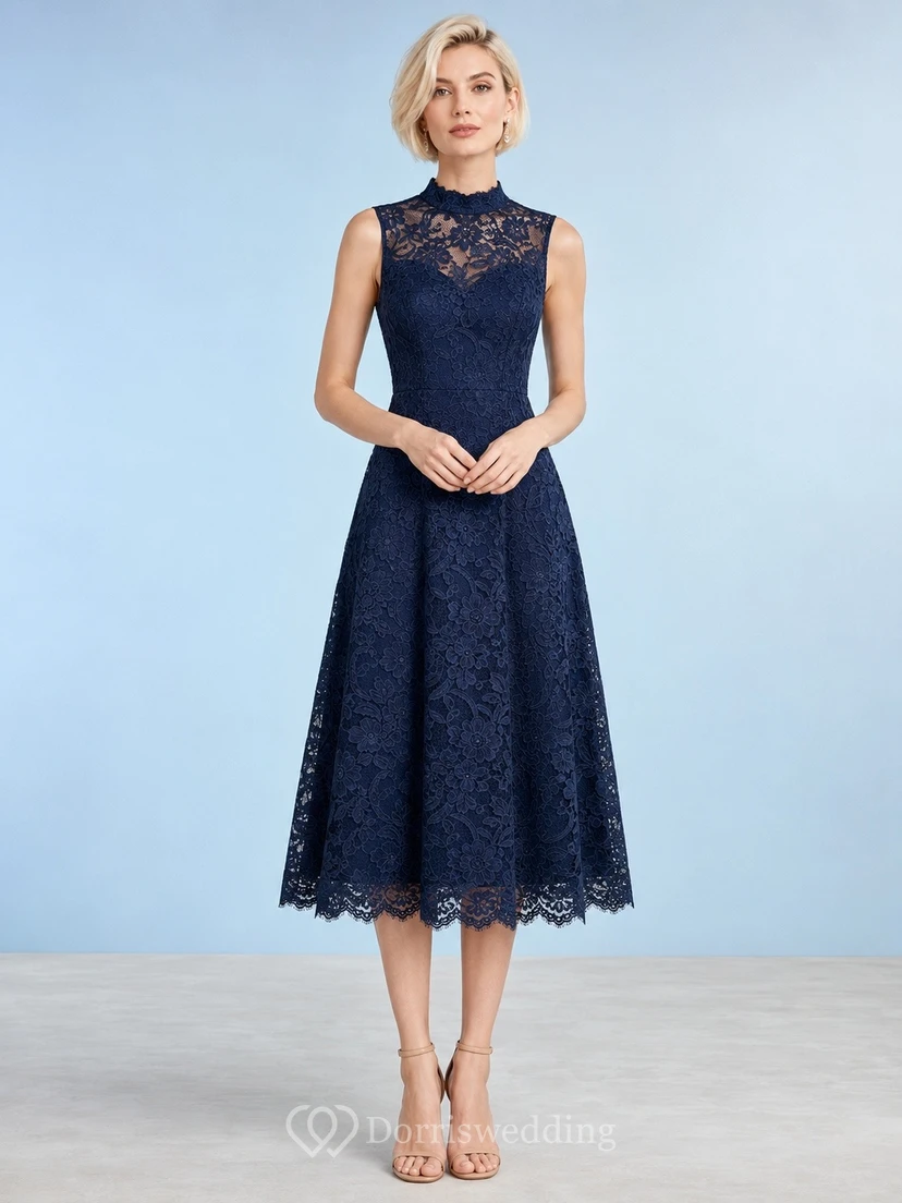 Robe de soirée sobre en dentelle bleu marine, coupe trapèze, longueur thé, col montant, sans manches