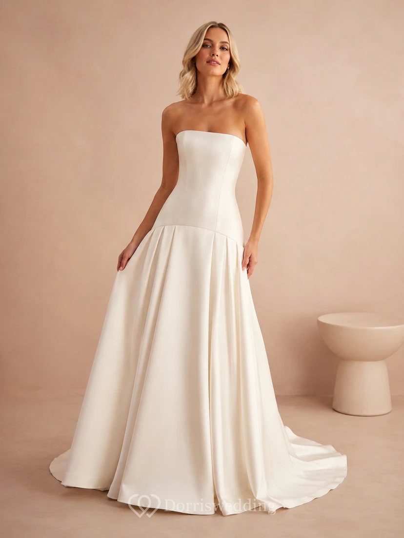Robe de mariée moderne bustier taille basse coupe trapèze pour mariage en studio