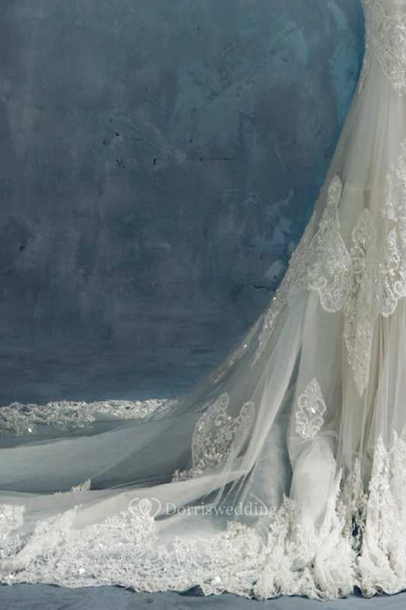 Robe longue en dentelle à épaules dénudées et manches longues view 3