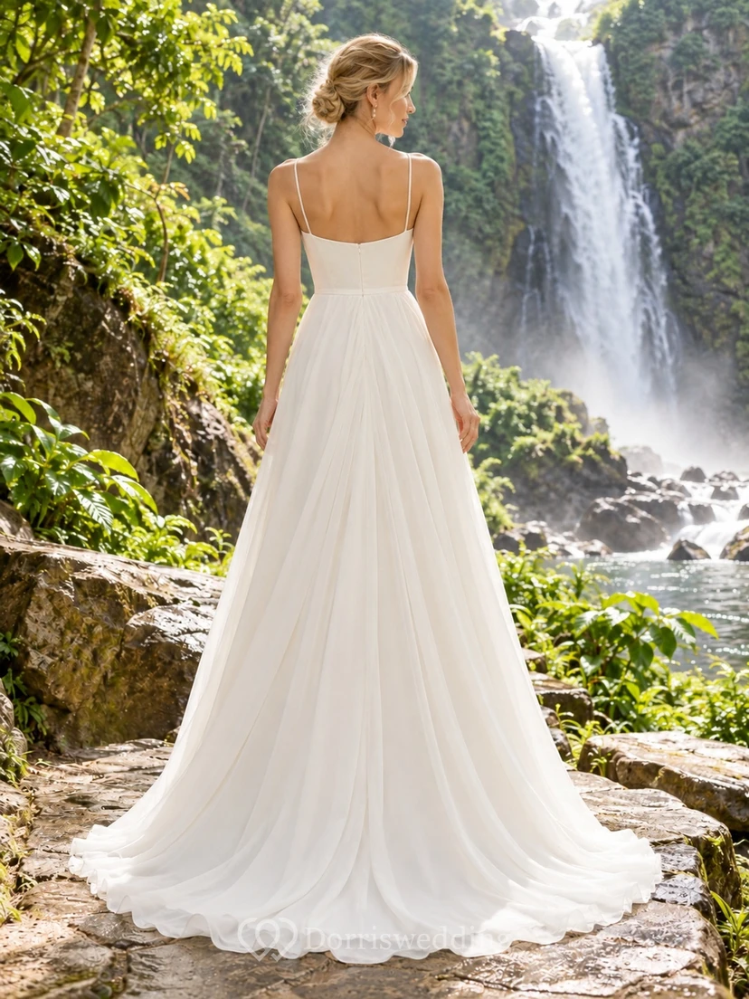 Vestido de novia sencillo de corte A con escote cuadrado, sin mangas, de gasa, tirantes finos y cintura fruncida. view 2