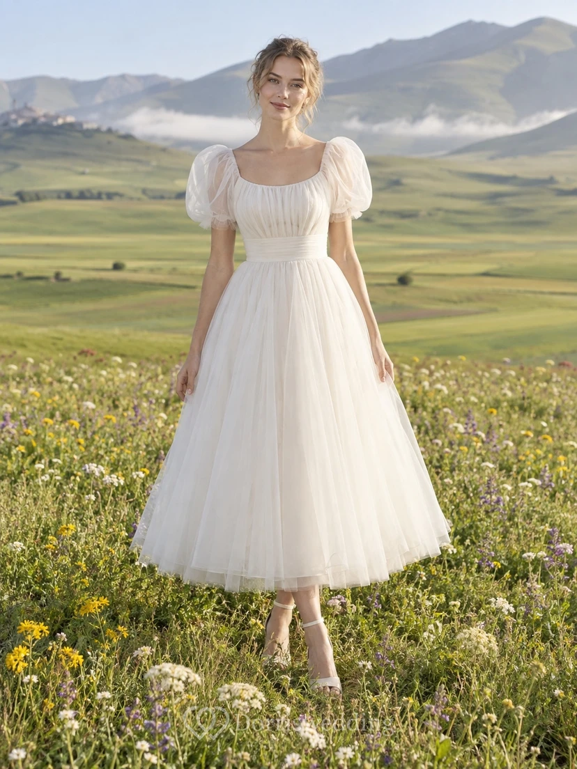 Vestido de novia de tul fruncido, corte en A, manga corta y escote redondo hasta la rodilla