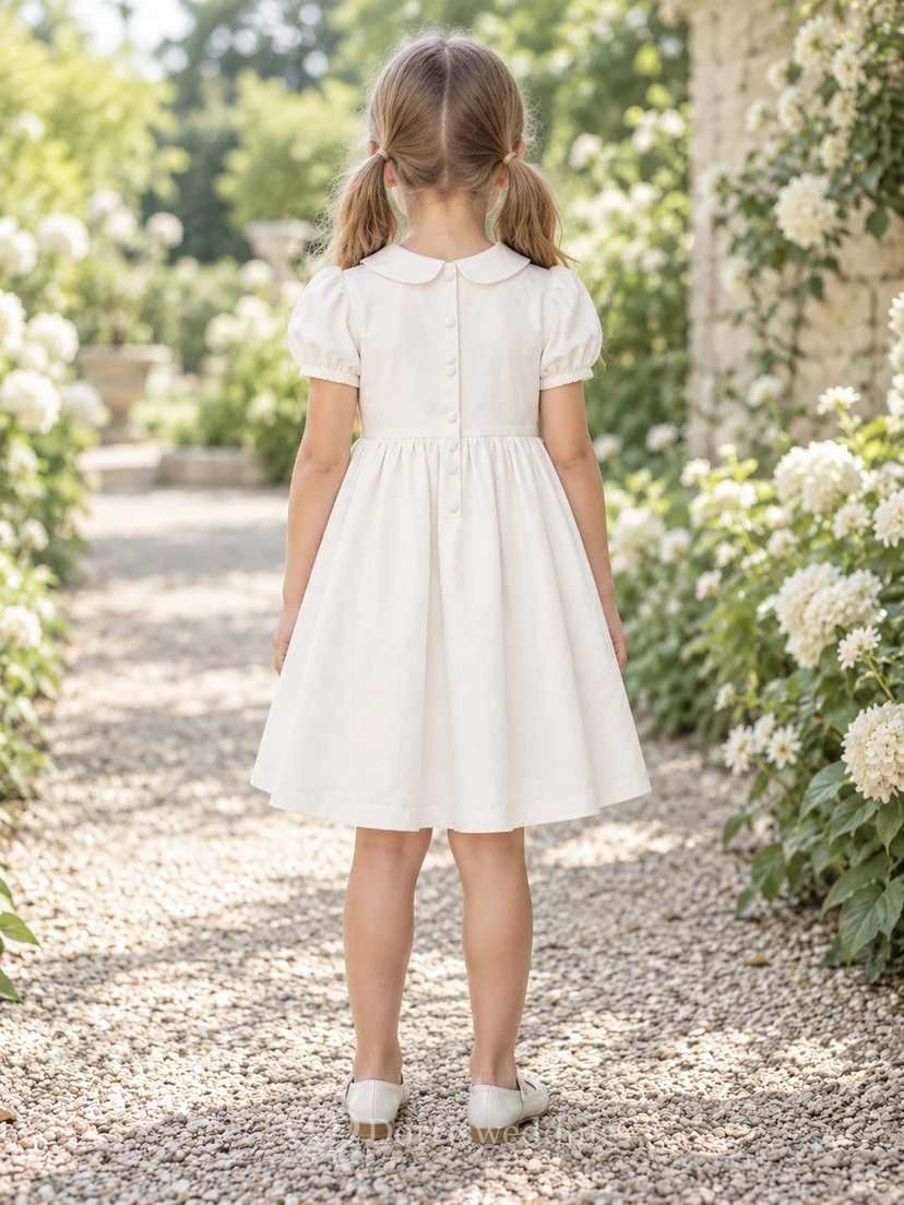 Schlichtes weißes knielanges Blumenmädchenkleid mit Rosenmuster, Schleife, abgerundeten Puffärmeln und Raffungen view 2