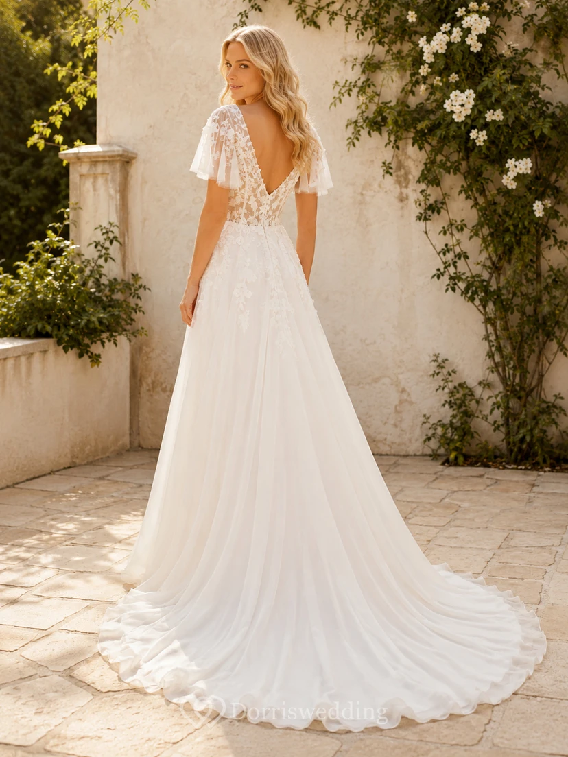Robe de mariée romantique en mousseline de soie, coupe trapèze, manches papillon, col en V et traîne courte, à manches papillon et col en V view 2
