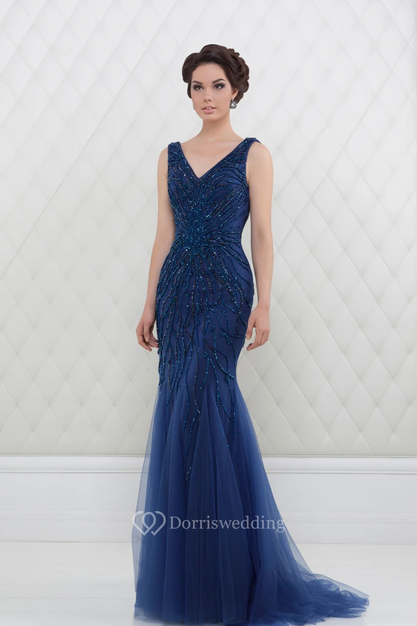 Robe de bal longue sans manches en tulle plissé, col en V, ornée de perles