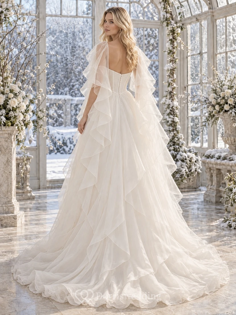 Vestido de novia de corte A completo con capa de volantes y capas de organza estilo "Winter Sweetheart" view 2