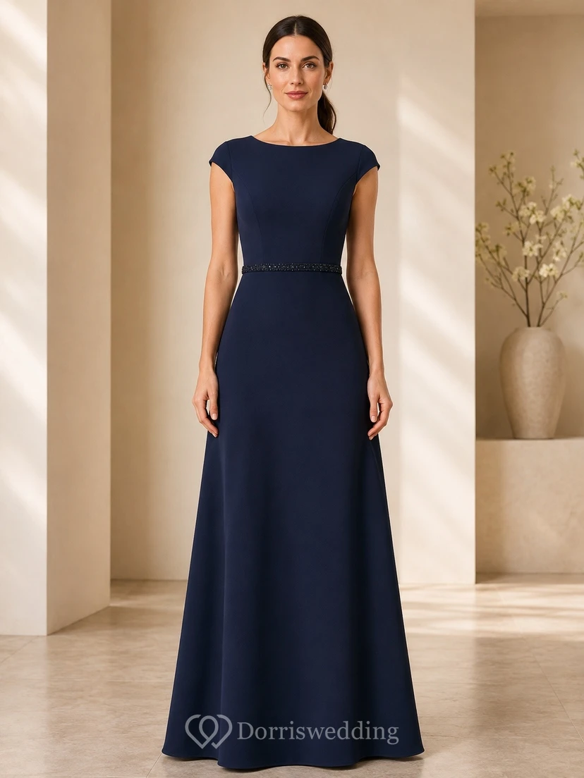 Vestido de noche ajustado de satén azul marino oscuro con cuello joya y mangas cortas.