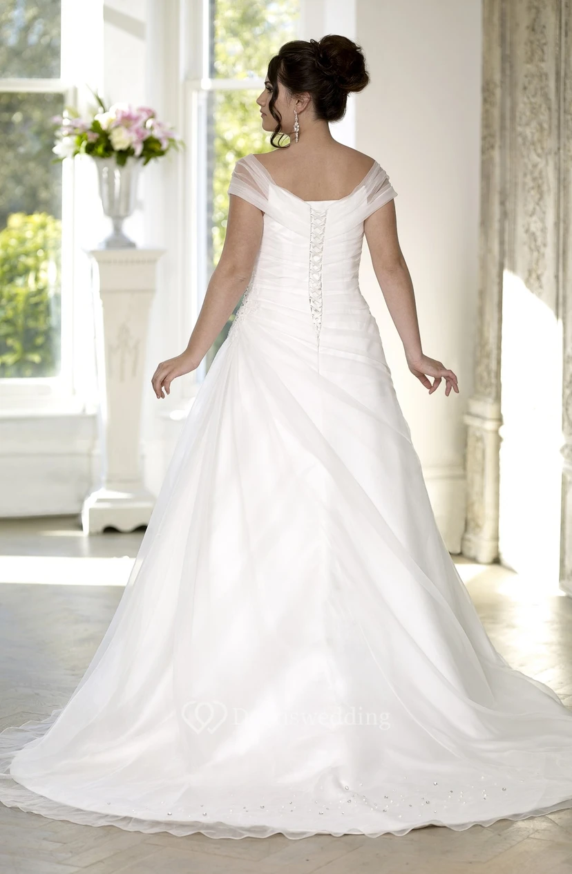 A-Linien-Kleid in Bodenlänge mit herzförmigem Ausschnitt, Satin-Hofschleppe, Schnürung am Rücken und seitlicher Drapierung view 2