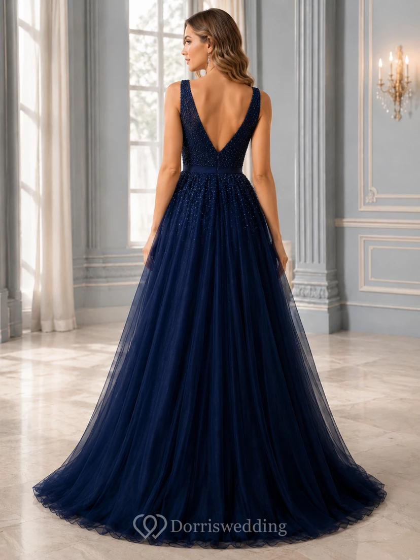 Vestido de noche romántico largo hasta el suelo, de tul con escote en V profundo y tirantes, color azul marino oscuro. view 2