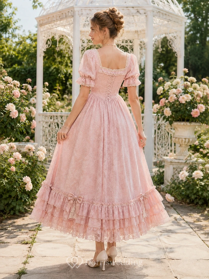 Vintage-Gartenkleid aus zartrosa Spitze mit eckigem Ausschnitt, Puffärmeln, A-Linie und Teelänge view 2