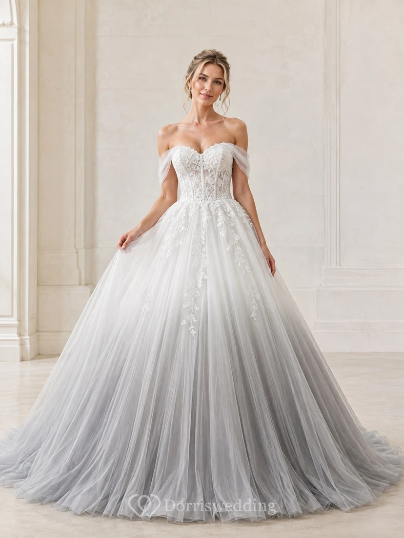 Romantisches Brautkleid in Stahlgrau, A-Linie, schulterfrei, mit Tüll, floraler Kapellenschleppe