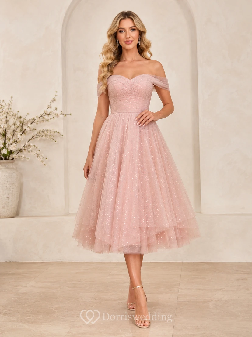 Vestido largo de tul brillante color rosa empolvado con hombros descubiertos