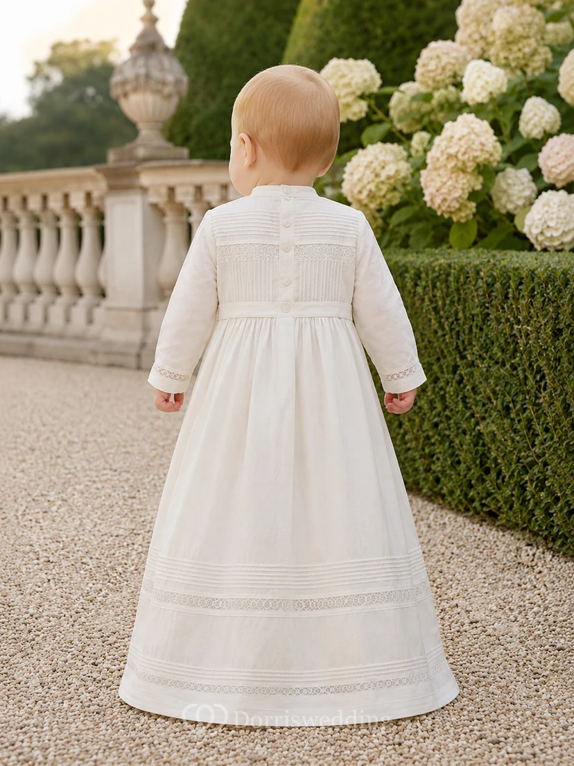 Elfenbeinfarbenes Taufkleid mit langen Ärmeln und Smok-Spitzenbesatz für Jungen view 2