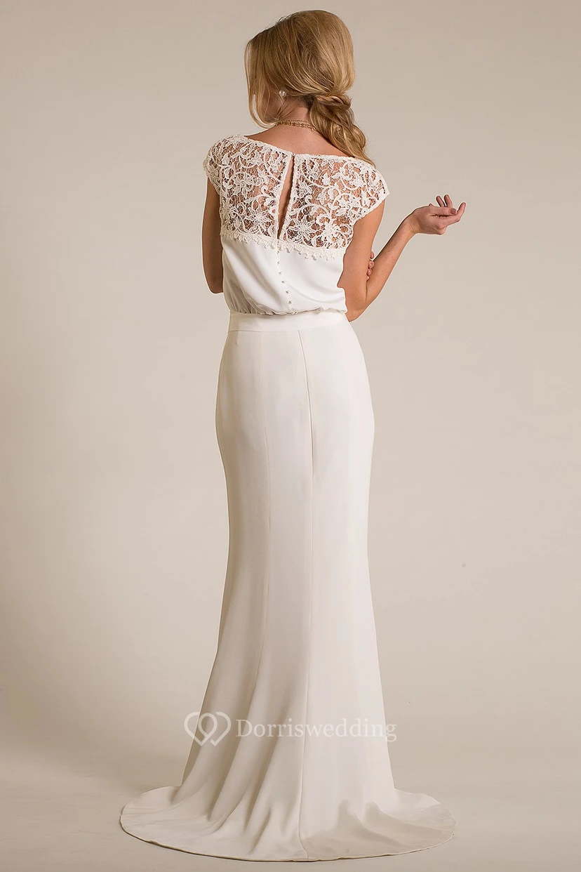 Elegantes Brautkleid aus Spitze mit kurzen Ärmeln und fließender Silhouette view 3