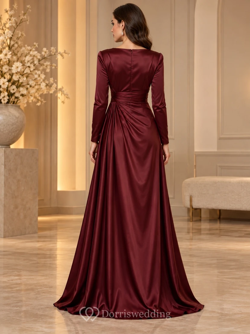 Robe de soirée sobre en satin drapé bordeaux à col bénitier et manches longues view 2