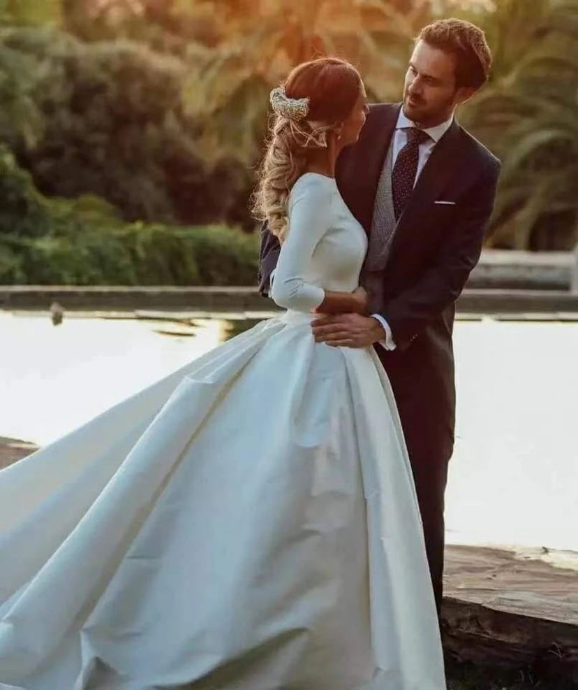 Vestido de novia liso de corte A, manga larga, satén, modesto