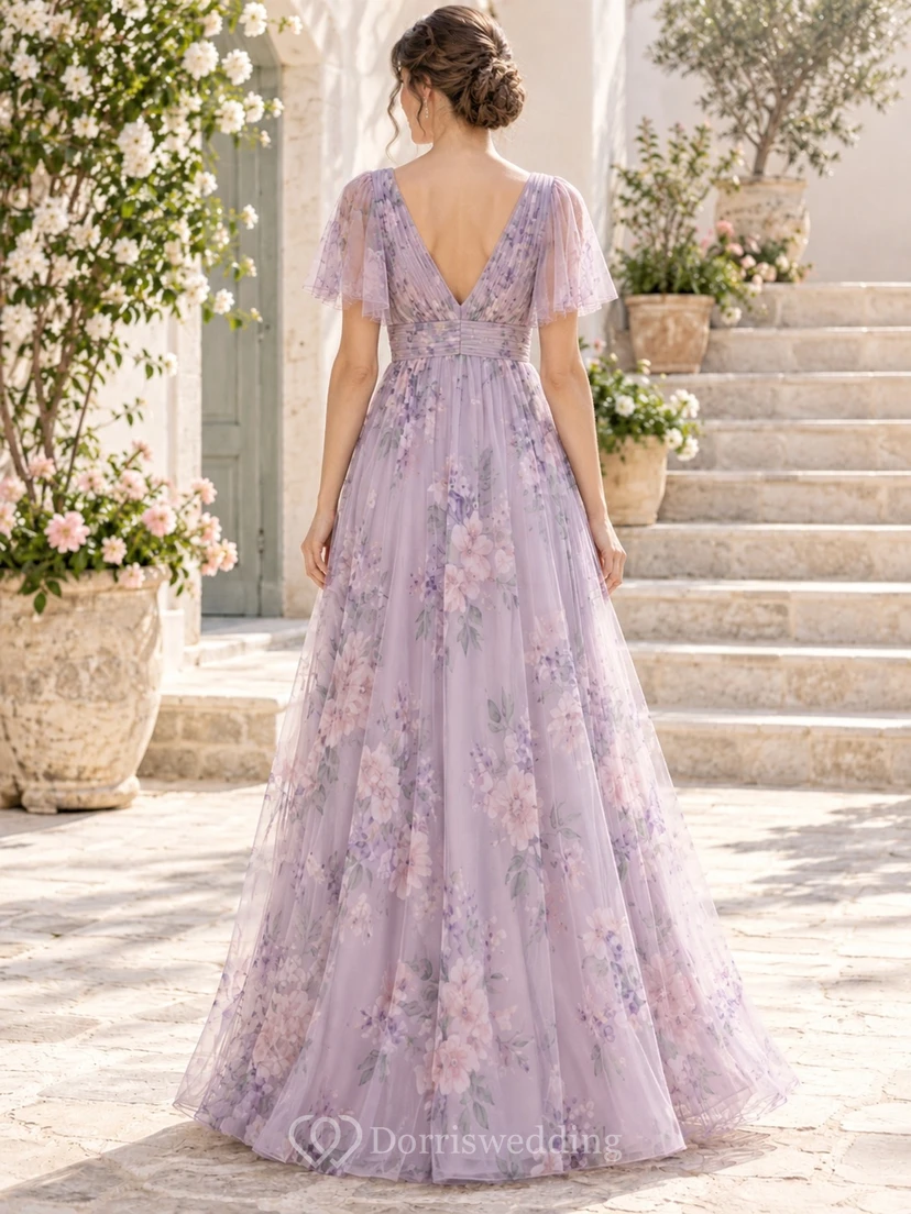 Vestido de dama de honor largo hasta el suelo de gasa con escote en V y mangas con volantes, estampado floral lavanda. view 2