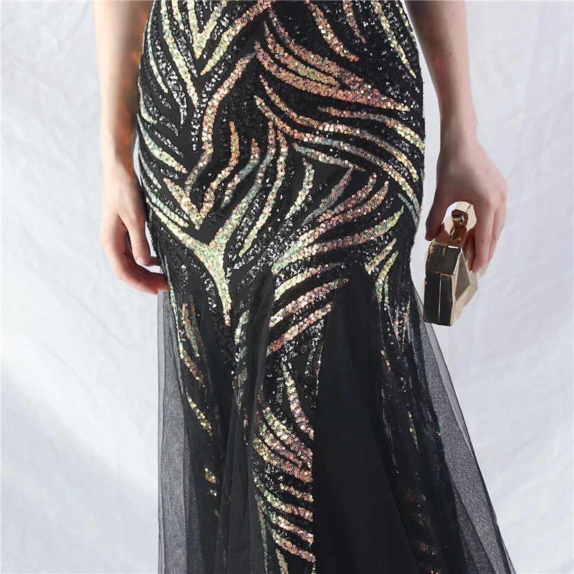 Paillettenbesetztes Abendkleid aus Netzstoff und Trägern view 27