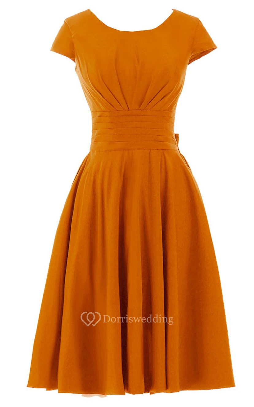 Kurzärmeliges, knielanges, plissiertes Chiffonkleid mit Schleife view 16
