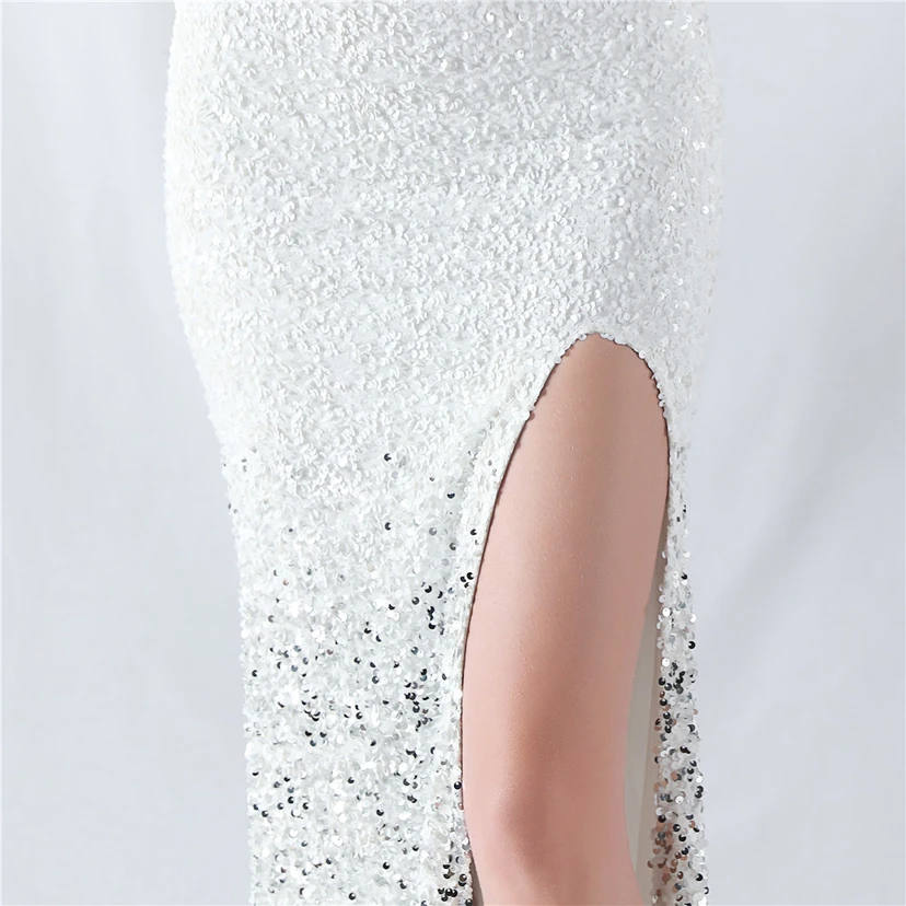 Robe de soirée longue à une épaule, ornée de plumes d'autruche, de perles et de sequins, avec col asymétrique et fente haute. view 9