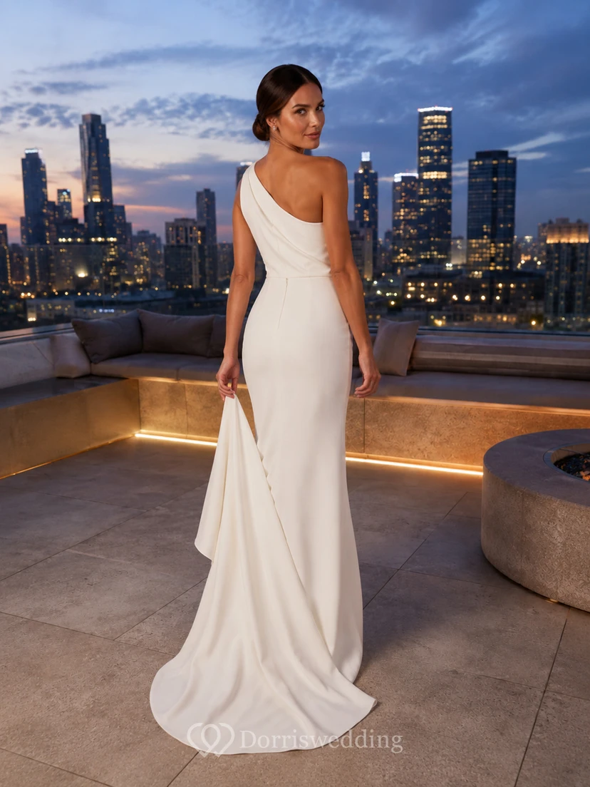 Robe de soirée moderne asymétrique en crêpe à une épaule, idéale pour une fugue amoureuse sur un toit-terrasse view 2