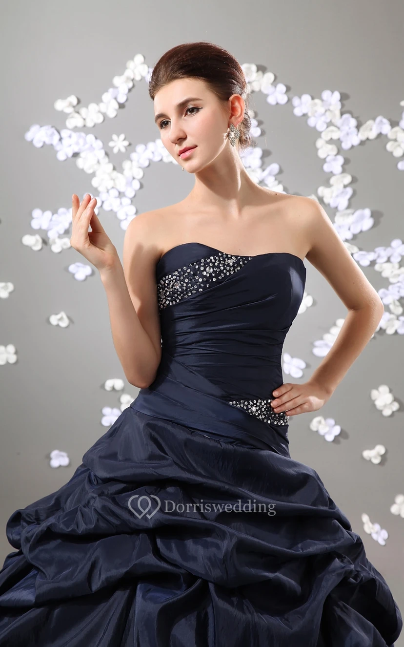 Robe de bal bustier en taffetas à volants et perles view 3