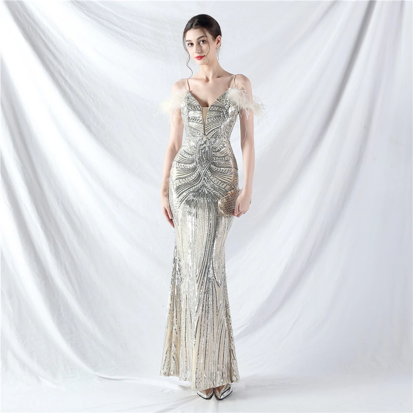Vestido de noche con cuentas florales y plumas de avestruz elaboradas artesanalmente view 15