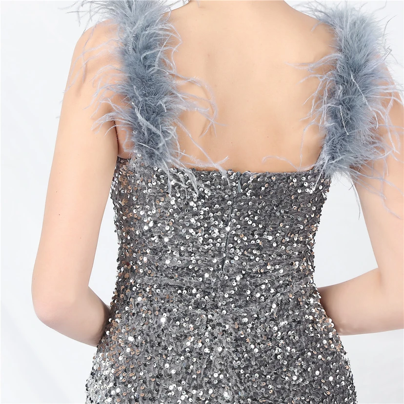 Handgefertigtes, perlenbesetztes Abendkleid aus Straußenfedern und Pailletten view 34