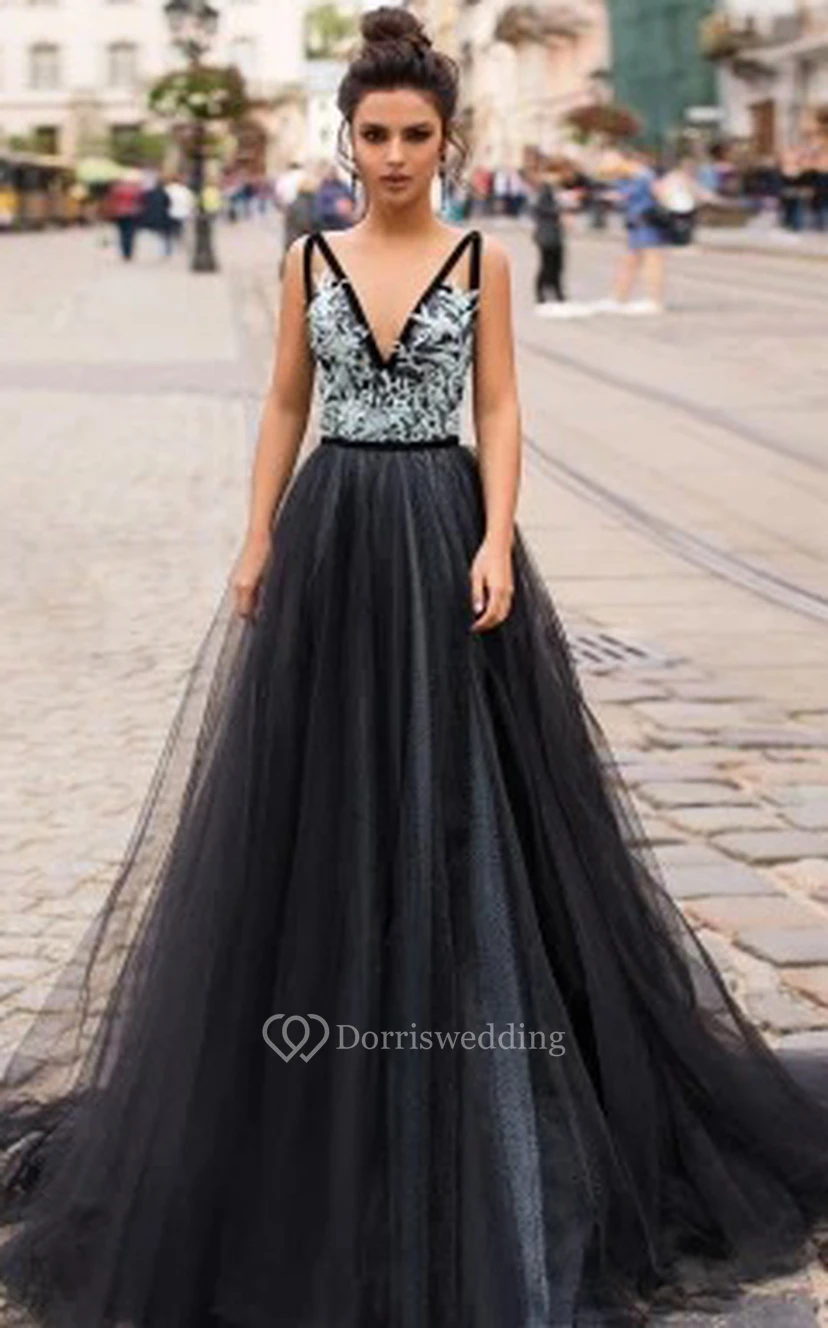 Vestido de fiesta informal de corte A con escote en V, tul, largo hasta el suelo, sin mangas y con apliques.