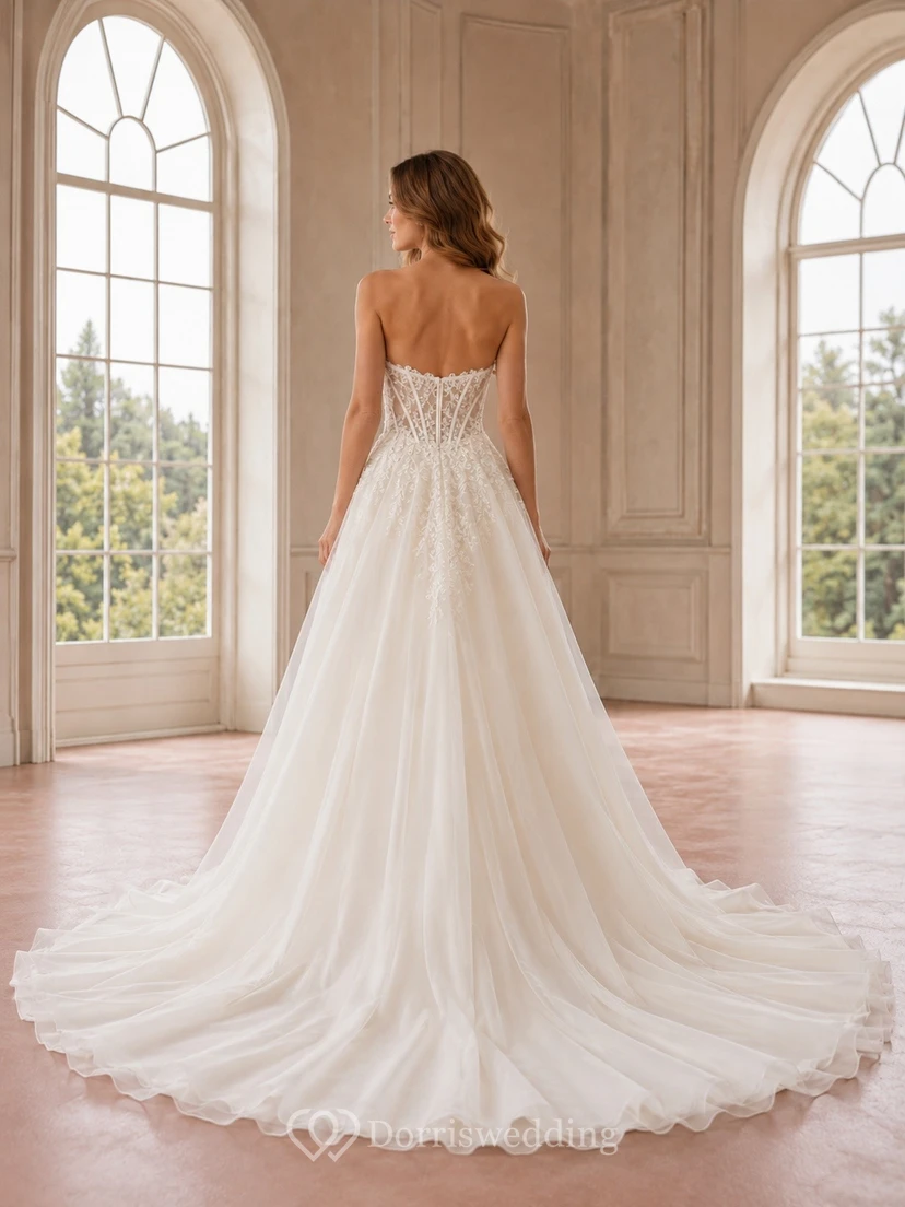 Vestido de novia largo sin tirantes con corsé de encaje y corte en A hasta el suelo view 2