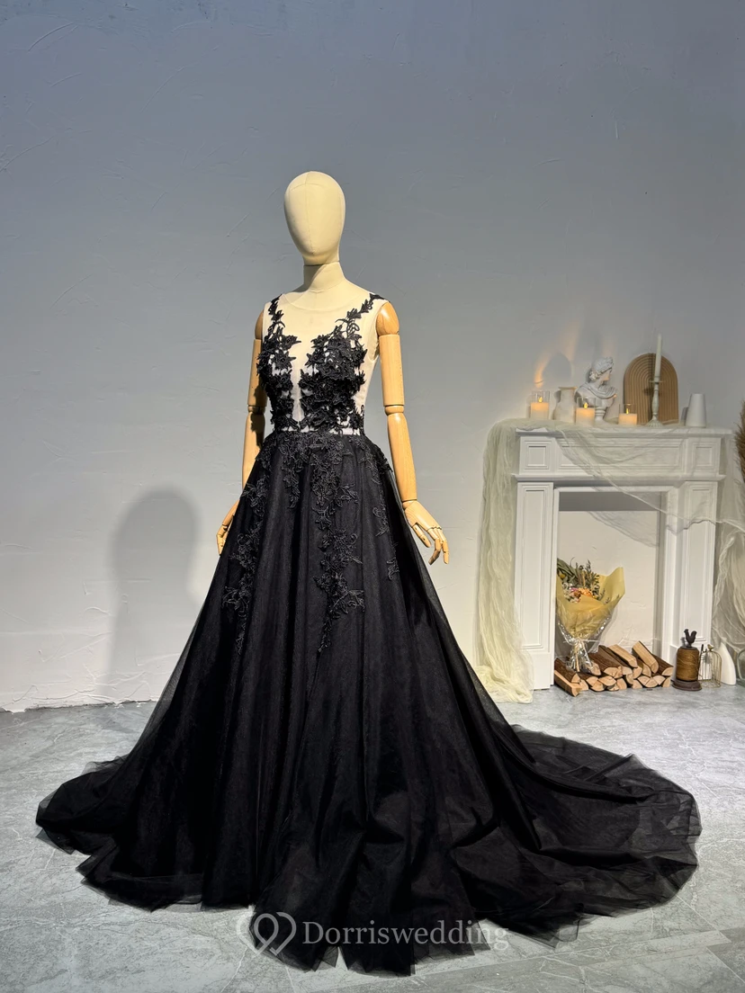 Schwarzes, elegantes Abendkleid in Übergröße im Gothic-Stil für Strandhochzeiten mit Spitze view 5