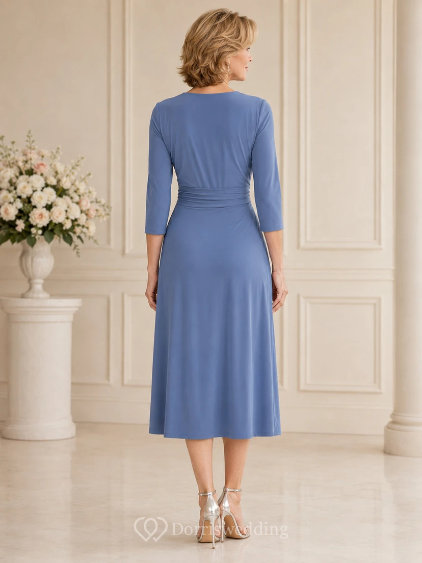 Elegantes, stahlblaues, teelanges Jersey-Wickelkleid für die Mutter der Braut mit V-Ausschnitt, Dreiviertelärmeln und geknoteter Seitendrapierung view 2