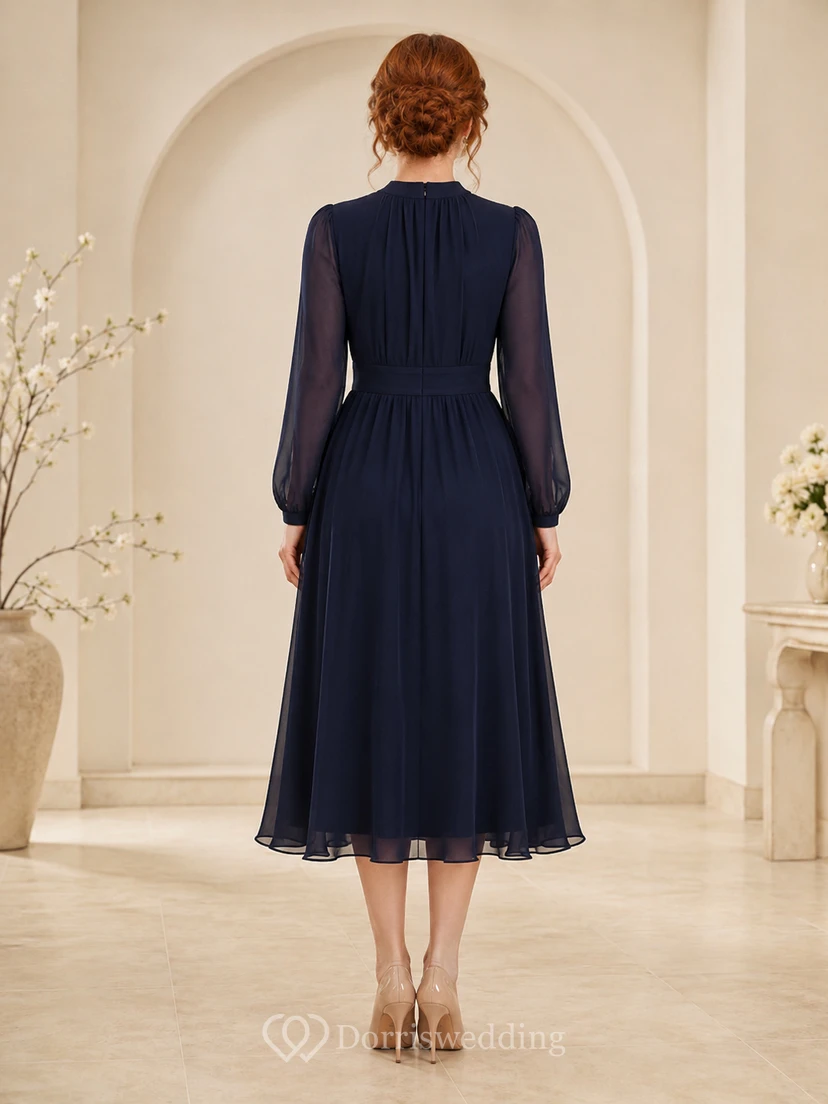 Robe bleu marine à col montant, manches transparentes et plissée, longueur thé view 2