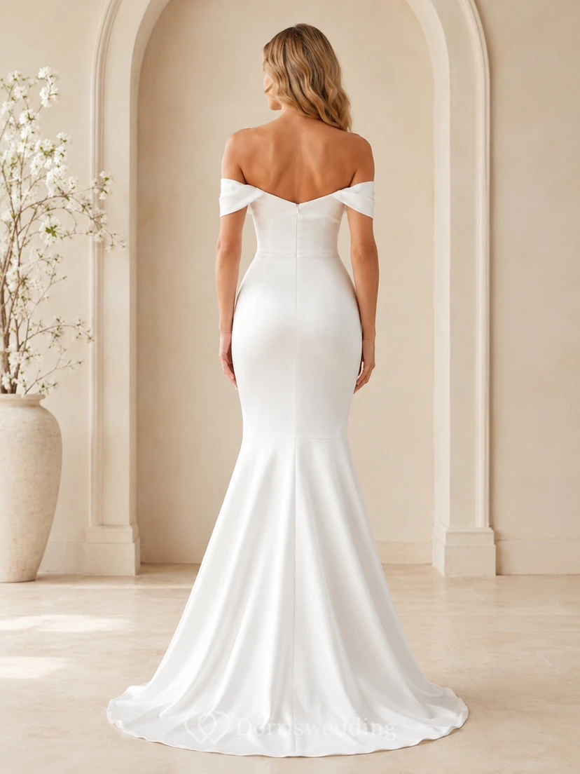 Robe de mariée sirène plissée en satin stretch, épaules dénudées, manches courtes, fermeture éclair au dos et traîne. view 2