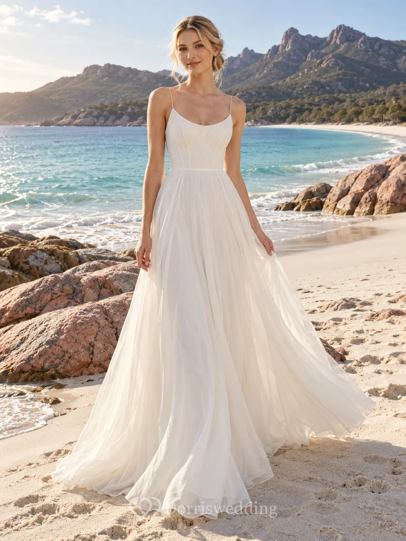 Einfaches, locker fallendes A-Linien-Brautkleid im Spaghetti-Schnitt, das perfekt in die Taille passt und am Strand einzieht