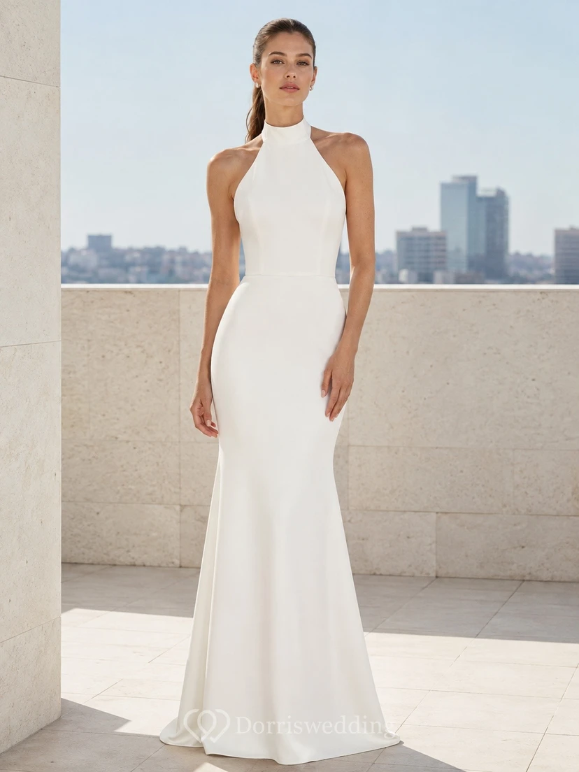 Vestido formal blanco sin mangas, de corte A, largo hasta el suelo, con espalda descubierta y escote halter.