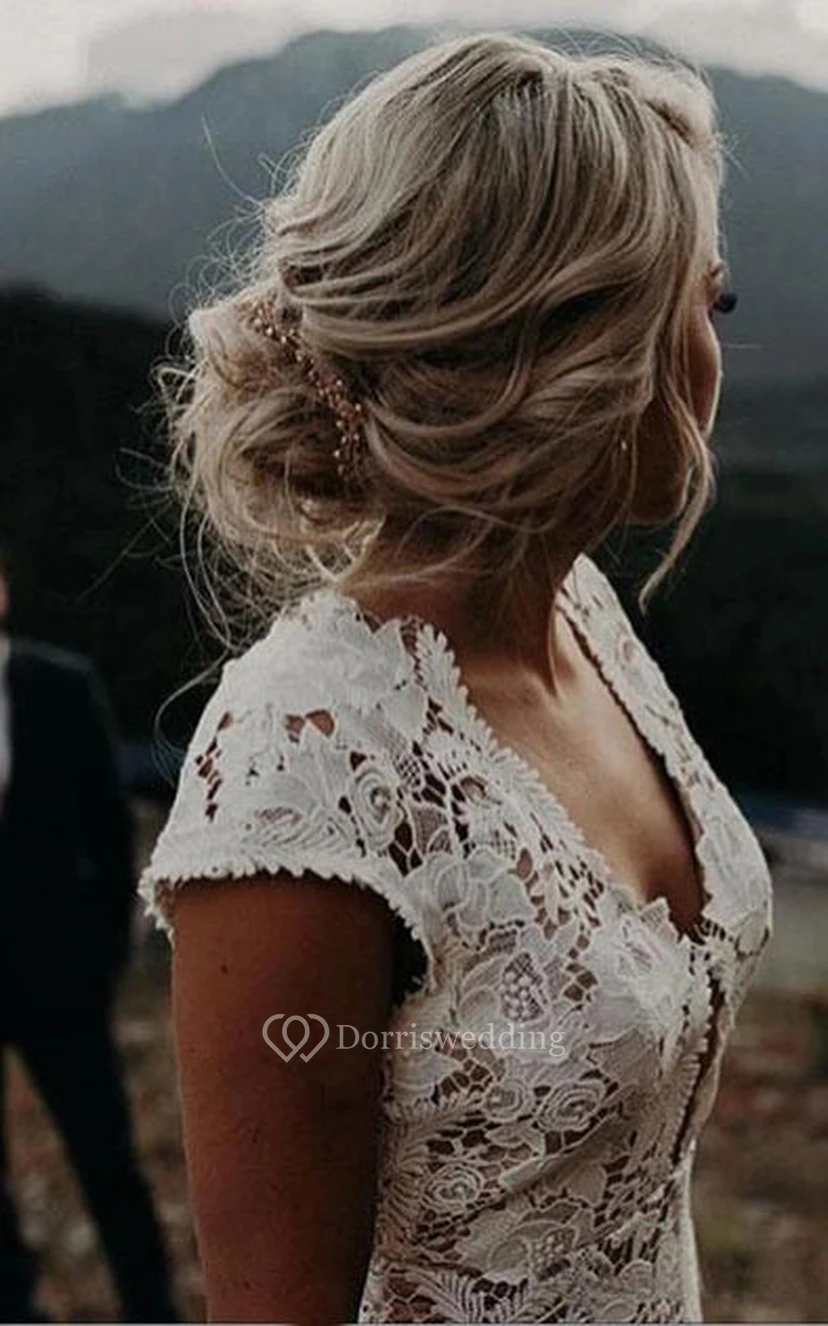 Vintage-Brautkleid im Boho-Stil mit Spitzenspitze und kurzen Ärmeln | Schlichtes Etuikleid im Landhausstil view 2